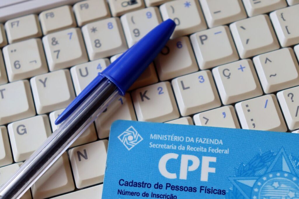 Imagem de um CPF e caneta