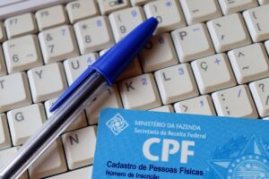 Imagem de um CPF e caneta